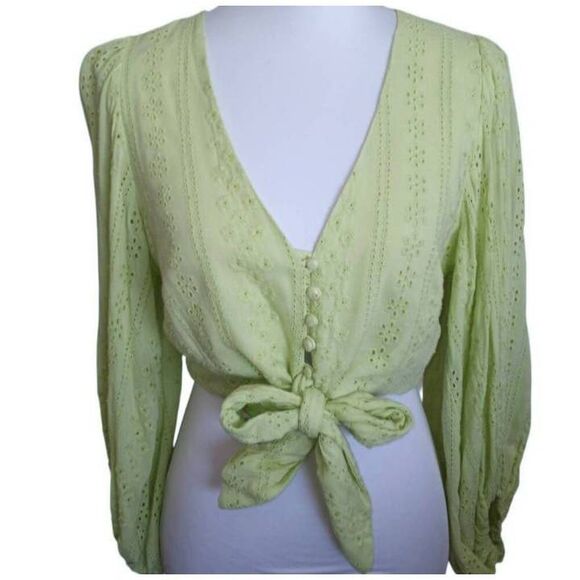 SKYLAR + MADISON LIME EYELET CROP TOP SZ.M EUC. - Picture 1 of 6